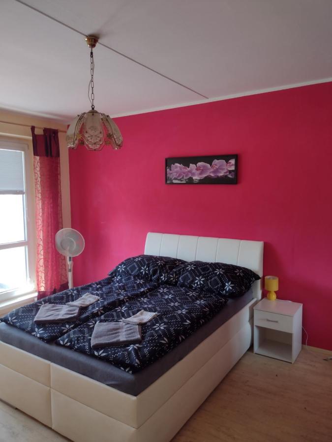 Apartmens Kv Karlovy Vary Bagian luar foto