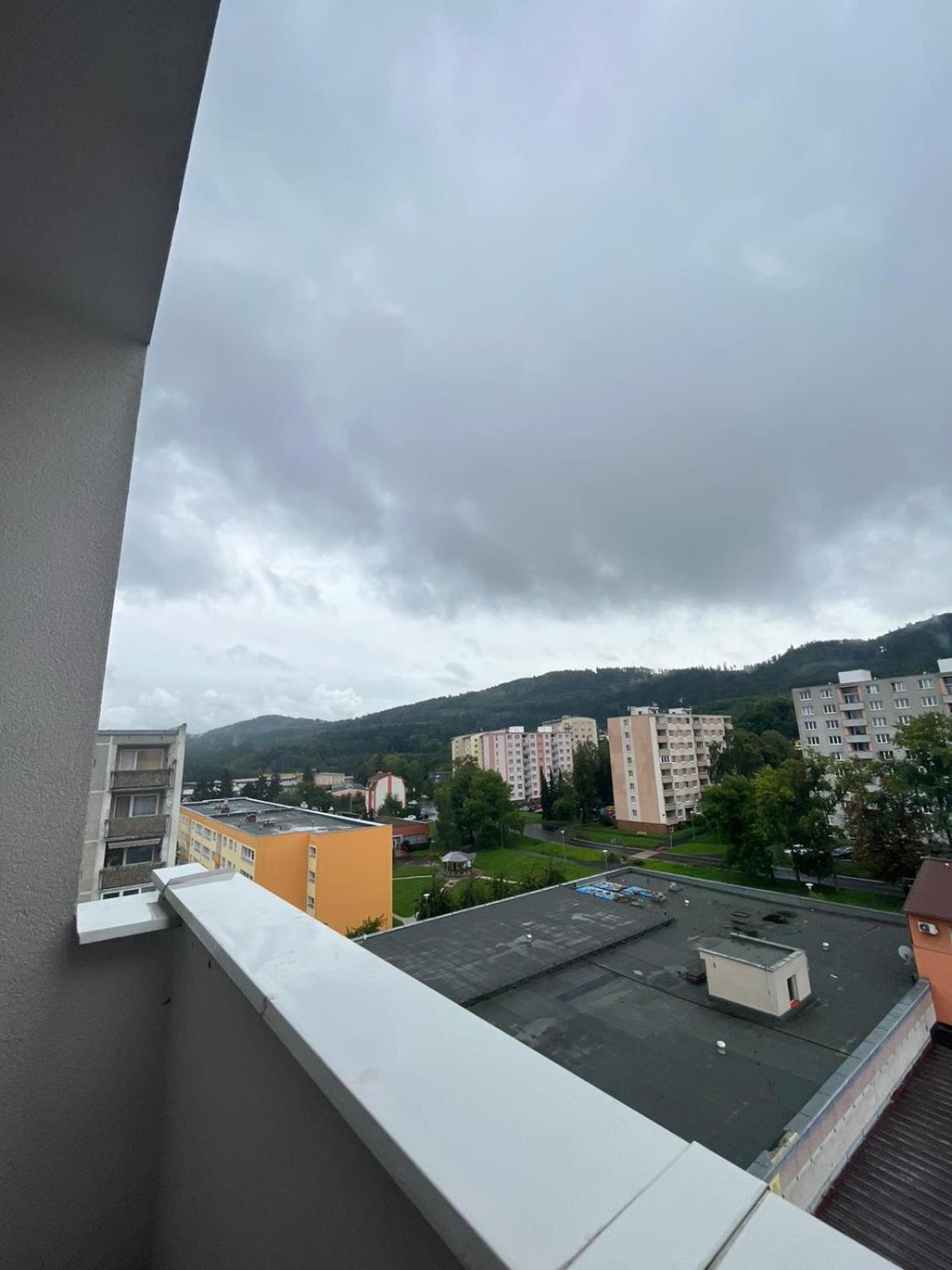 Apartmens Kv Karlovy Vary Bagian luar foto